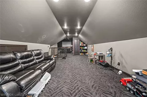 Living - 2904 S Cliff Dr, Fort Smith, AR 72903 photo 4 of 4