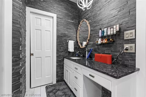 Bath - 2904 S Cliff Dr, Fort Smith, AR 72903 photo 5 of 8
