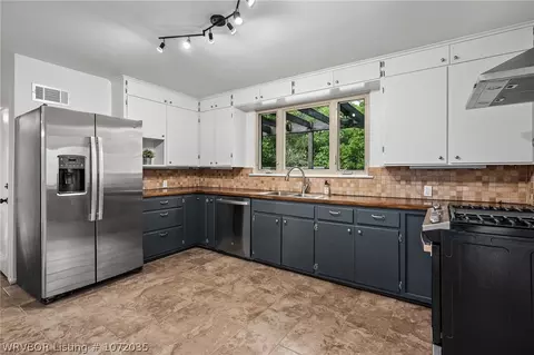 Kitchen - 1437 N 52nd St, Fort Smith, AR 72904 photo 1 of 2