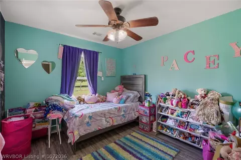 Bedroom - 2118 E Highway 96, Lavaca, AR 72941 photo 4 of 5