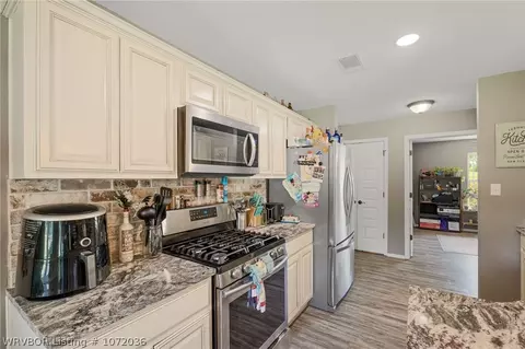 Entry Way - 2118 E Highway 96, Lavaca, AR 72941 photo 3 of 4