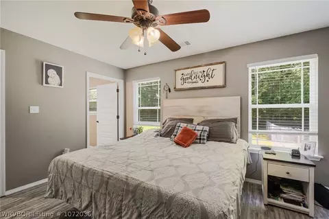 Bedroom - 2118 E Highway 96, Lavaca, AR 72941 photo 2 of 5