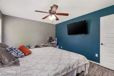 Bedroom - 2118 E Highway 96, Lavaca, AR 72941 photo 3 of 5