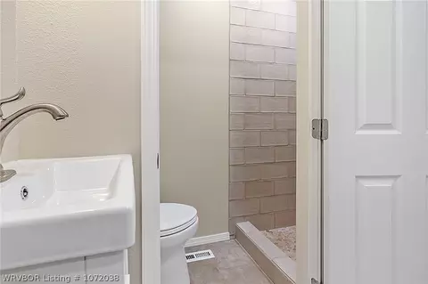 Bath - 922 Hillside Dr, Fort Smith, AR 72908 photo 3 of 3