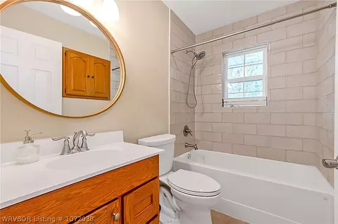 Bath - 922 Hillside Dr, Fort Smith, AR 72908 photo 1 of 3