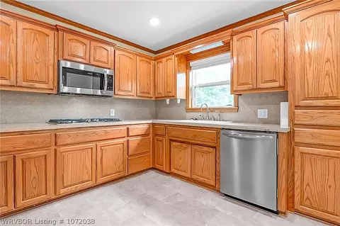 Kitchen - 922 Hillside Dr, Fort Smith, AR 72908 photo 3 of 6
