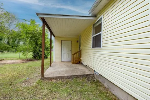 Exterior - 922 Hillside Dr, Fort Smith, AR 72908 photo 4 of 6