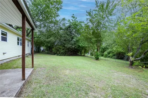 Exterior - 922 Hillside Dr, Fort Smith, AR 72908 photo 3 of 6
