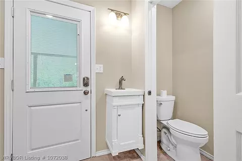 Bath - 922 Hillside Dr, Fort Smith, AR 72908 photo 2 of 3