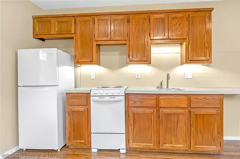 Kitchen - 922 Hillside Dr, Fort Smith, AR 72908 photo 4 of 6