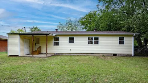 Exterior - 922 Hillside Dr, Fort Smith, AR 72908 photo 2 of 6