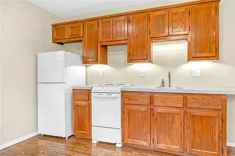 Kitchen - 922 Hillside Dr, Fort Smith, AR 72908 photo 5 of 6