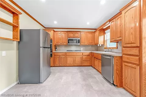 Kitchen - 922 Hillside Dr, Fort Smith, AR 72908 photo 2 of 6