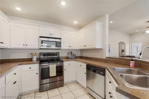 Kitchen - 1820 Fairbanks Dr, Barling, AR 72923 photo 2 of 5