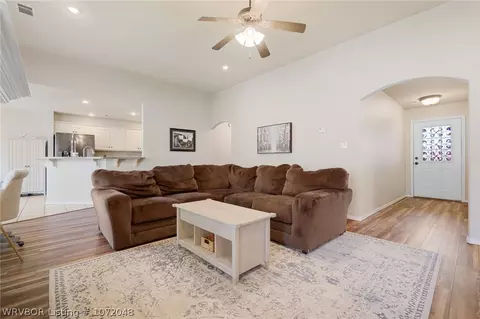 Living - 1820 Fairbanks Dr, Barling, AR 72923 photo 3 of 4