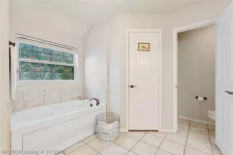Bath - 1820 Fairbanks Dr, Barling, AR 72923 photo 3 of 4