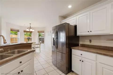 Kitchen - 1820 Fairbanks Dr, Barling, AR 72923 photo 4 of 5