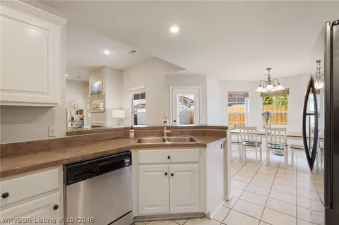 Kitchen - 1820 Fairbanks Dr, Barling, AR 72923 photo 5 of 5