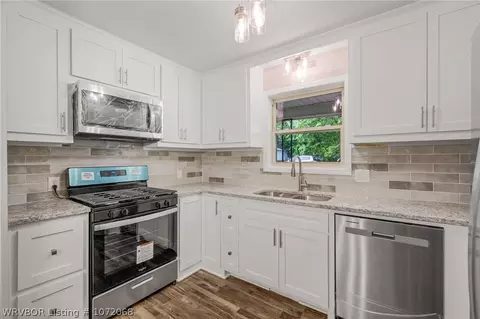 Kitchen - 4615 26th St, Fort Smith, AR 72901 photo 4 of 5