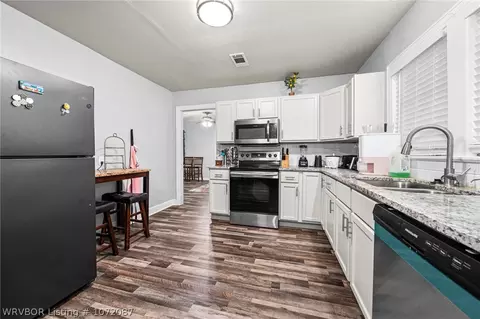 Kitchen - 1821 Dallas St, Fort Smith, AR 72901 photo 2 of 4