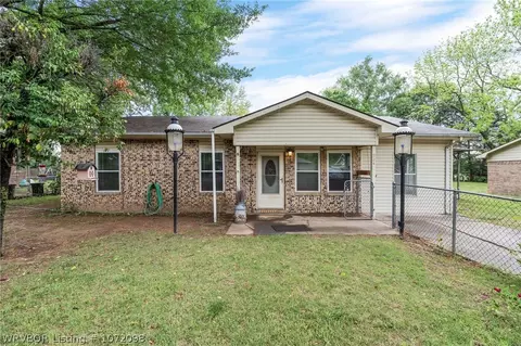 924 Harris Dr, Alma, AR 72921