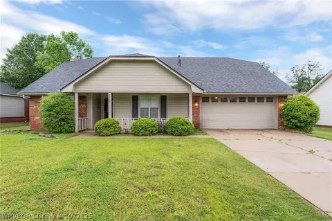 7018 Red Bud Dr, Fort Smith, AR 72916