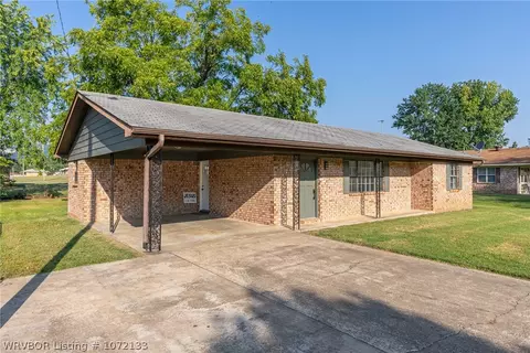Exterior - 1202 N 4th St, Paris, AR 72855 photo 2 of 7