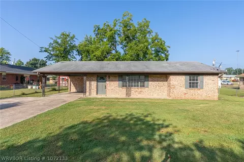 1202 N 4th St, Paris, AR 72855