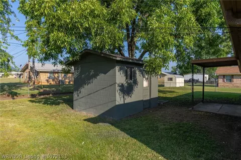 Exterior - 1202 N 4th St, Paris, AR 72855 photo 4 of 7