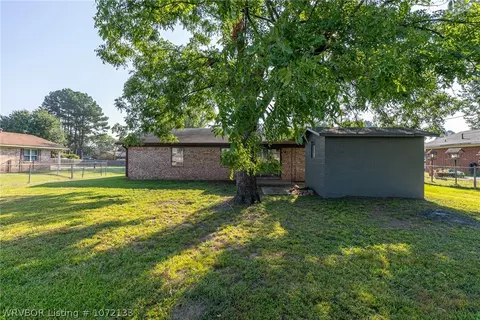 Exterior - 1202 N 4th St, Paris, AR 72855 photo 5 of 7