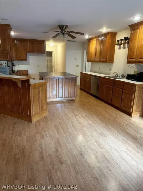 Kitchen - 6519 Meadow Cliff St, Fort Smith, AR 72903 photo 1 of 2
