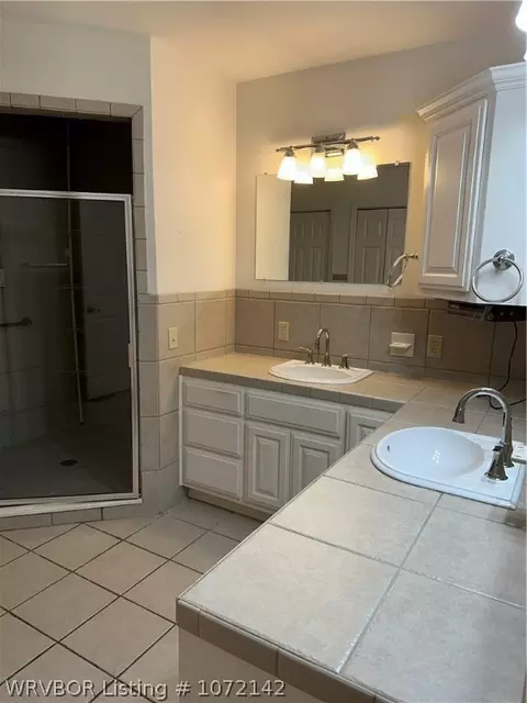 Bath - 6519 Meadow Cliff St, Fort Smith, AR 72903 photo 3 of 4