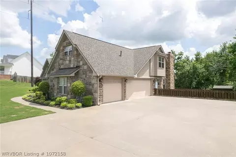8606 Meadow Oaks Ln, Fort Smith, AR 72903 photo 2