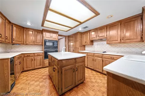 8812 Canterbury Cv, Fort Smith, AR 72903 photo 13
