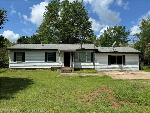 1211 3rd St, Ozark, AR 72949