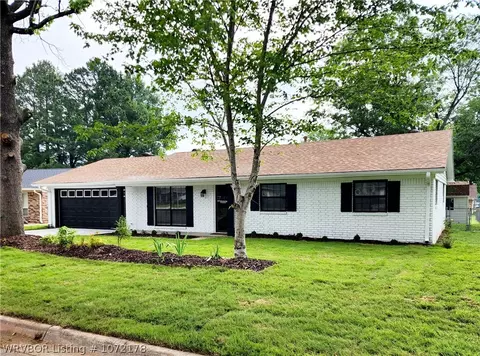 7911 Clover Dr, Fort Smith, AR 72908