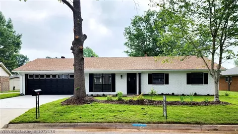 7911 Clover Dr, Fort Smith, AR 72908 photo 2