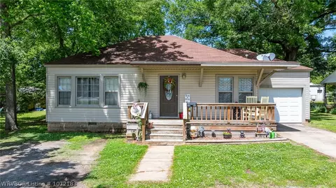 1013 E Main St, Paris, AR 72855