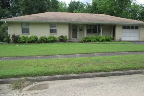 618 Academy St, Paris, AR 72855
