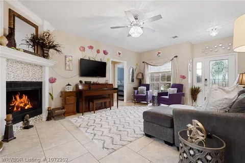 Living - 7000 Blackjack Dr, Fort Smith, AR 72916 photo 2 of 2