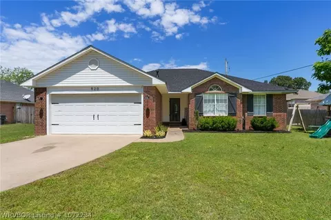 920 Thompson Hts, Alma, AR 72921
