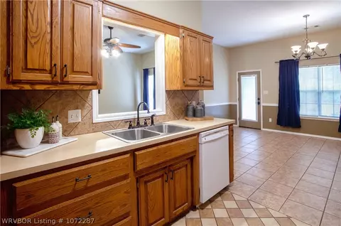 9804 E Pointe Dr, Fort Smith, AR 72903 photo 7