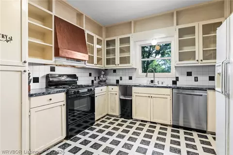 Kitchen - 136 E Highway 252, Huntington, AR 72940 photo 1 of 1