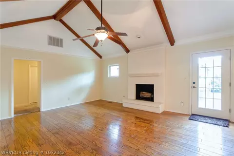 Living - 7515 Oxford Pl, Fort Smith, AR 72903 photo 2 of 3