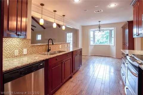 Kitchen - 7515 Oxford Pl, Fort Smith, AR 72903 photo 2 of 4
