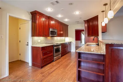Kitchen - 7515 Oxford Pl, Fort Smith, AR 72903 photo 4 of 4