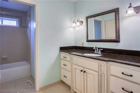 Bath - 7515 Oxford Pl, Fort Smith, AR 72903 photo 4 of 5