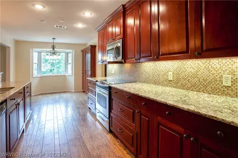 Kitchen - 7515 Oxford Pl, Fort Smith, AR 72903 photo 3 of 4