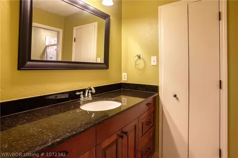 Bath - 7515 Oxford Pl, Fort Smith, AR 72903 photo 1 of 5