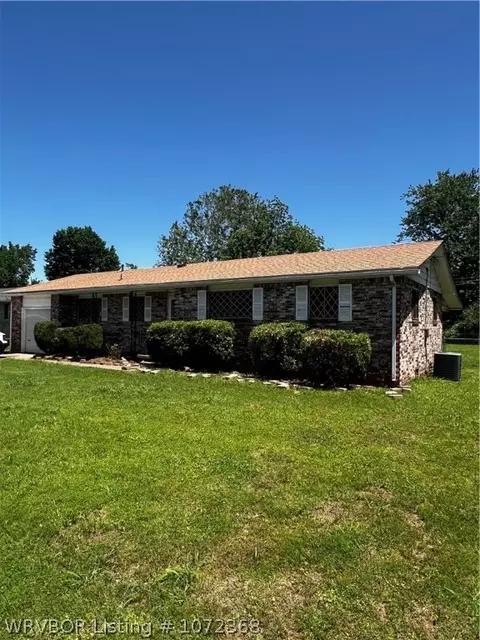8105 Hermitage Dr, Fort Smith, AR 72908